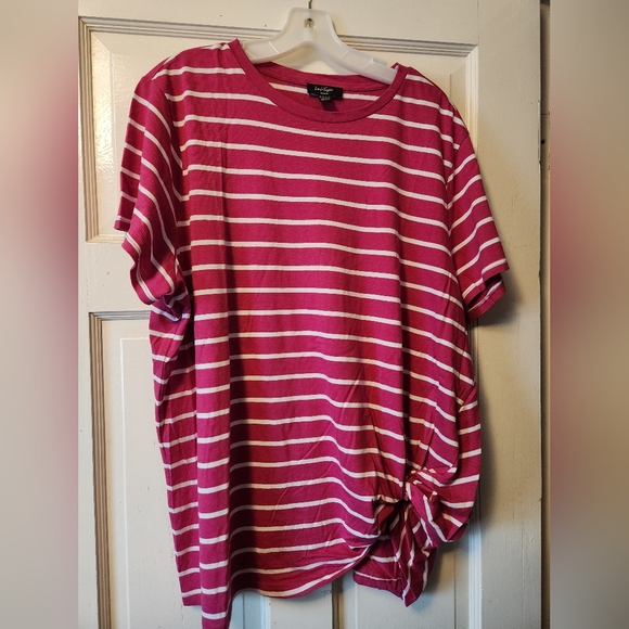 Lord & Taylor t-shirt - Picture 1 of 3